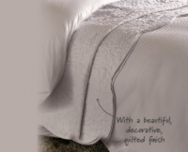 Matelassé Style Throw