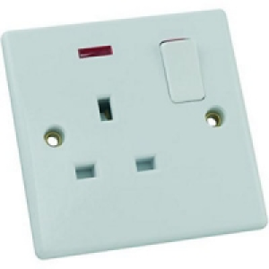Wickes 13A Switched Neon Socket 1 Gang White Slimline £5.32