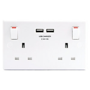 Wickes White 13 Amp 2 Gang Switched Socket with 2 X USB Port £12.00