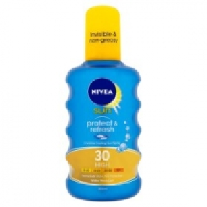 Protect & Refresh Invisible Cooling Sun Spray 30 High £11.00