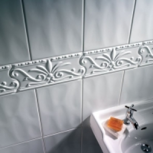 Wickes Florenza White Gloss Ceramic Border Tile 310 x 150mm