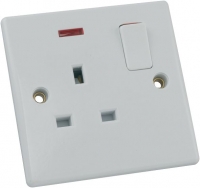 Wickes  Schneider Ultimate 13AMP Switched Socket & Neon 1 Gang