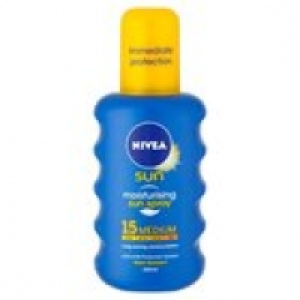 Nivea Sun Moisturising Spray SPF 15