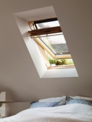 VELUX GGL CK04 3050 Roof Window Pine Centre Pivot Clear Glas