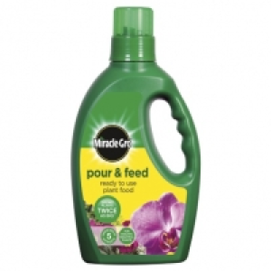 Miracle-Gro Pour & Feed Ready To Use Plant Food 1L £2.79