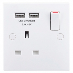 Wickes 13A Single Switched Power Socket with 2 x USB Charger