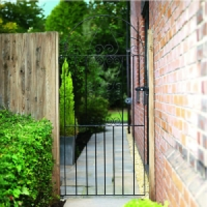 Wickes Chelsea Bow Top Black Metal Gate 1830mm High Fits Ope