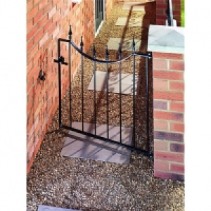 Wickes  Wickes Windsor Black Metal Gate 925mm High Fits Opening of 9