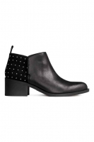 HM   Ankle boots with studs