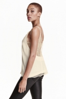 HM   Double-layered lace top