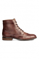 HM   Brogue-patterned chukka boots
