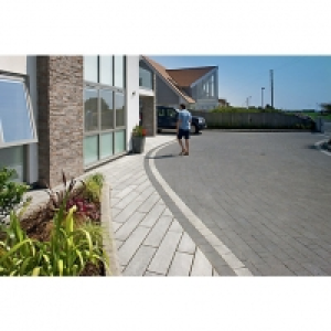 Wickes  Marshalls Granite Eclipse 17.9m2 Patio Pack - Dark