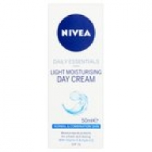 Nivea Visage Daily Essentials Light Moisturis