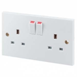 Wickes 13A Switched Socket 2g White 10 Pack