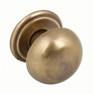 Wickes Brushed Brass Knob & Plate 11925160