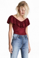 HM   Fine-knit top with a flounce