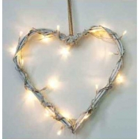 Poundstretcher  WICKER HEART WITH LED LIGHTS